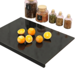 Grande planche à découper en PET noir avec rebord de protection et surface résistante aux rayures pour plan de travail