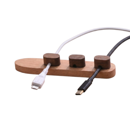 Organiseur de câbles en bois pour bureau avec clips pour une gestion ordonnée des câbles et moins de désordre