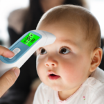 Thermomètre frontal infrarouge pour une mesure rapide de la température avec écran numérique et mode auriculaire – Image 2