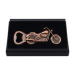 Décapsuleur moto vintage au design décoratif pour bouteilles, accessoire de bar élégant aspect métal