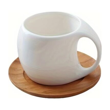 Mug en céramique avec soucoupe en bois