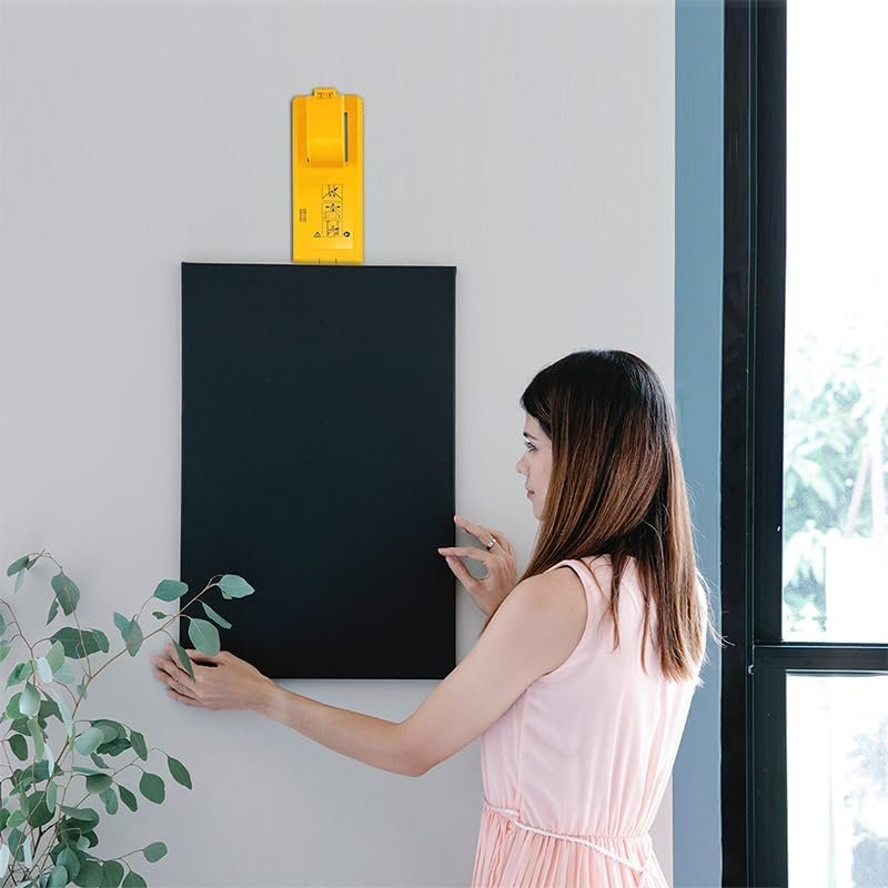 Outil pour accrocher les tableaux en situation
