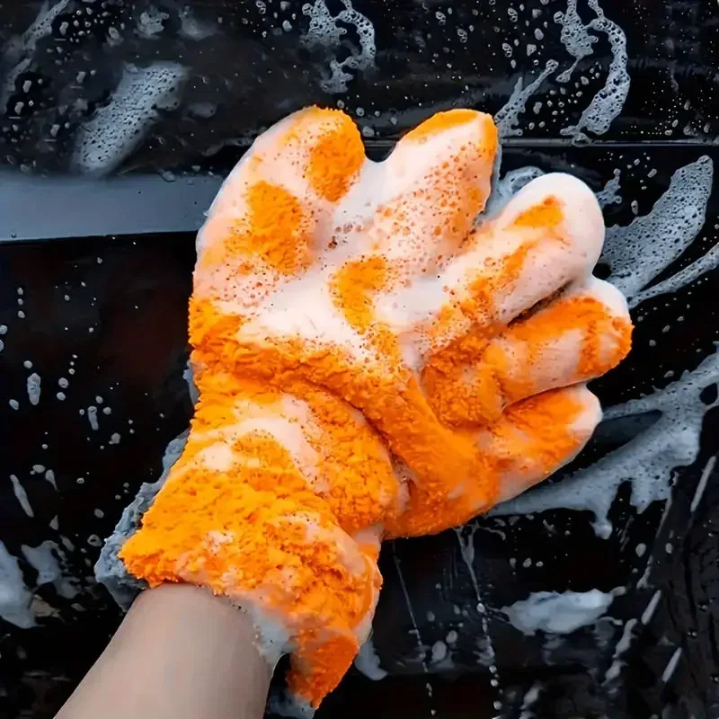 Gant de lavage auto gris-orange en situation
